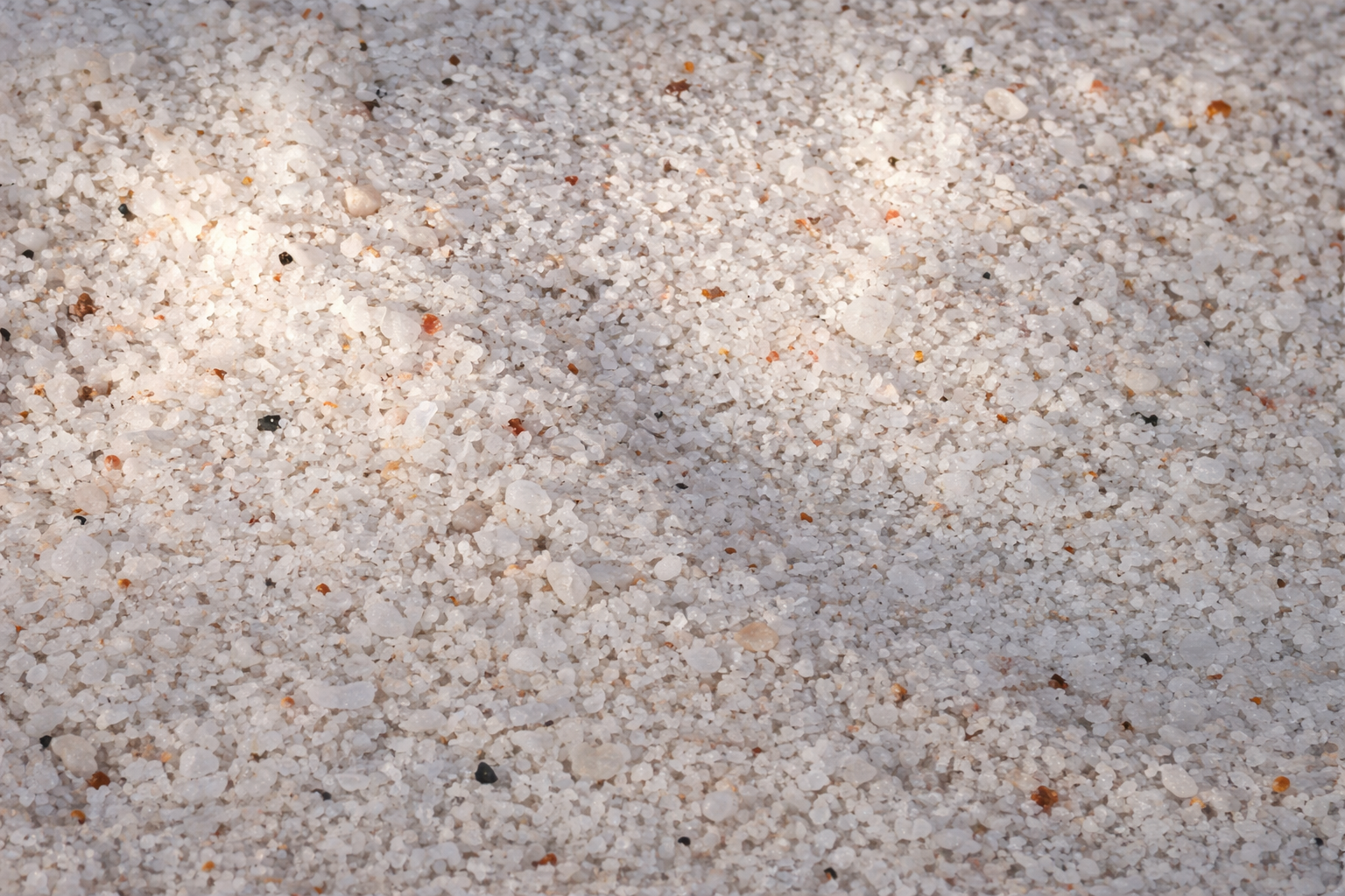 Pisos industriales de hormigón: antisol para curado, cuarzo 8/20, fibras y mallas